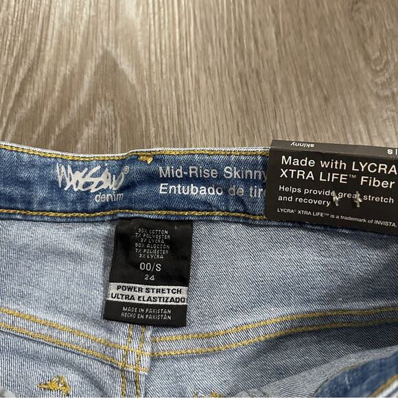 Mossimo Mid Rise Light Wash Skinny Button Front Jeans Size 00 s - Picture 6 of 9